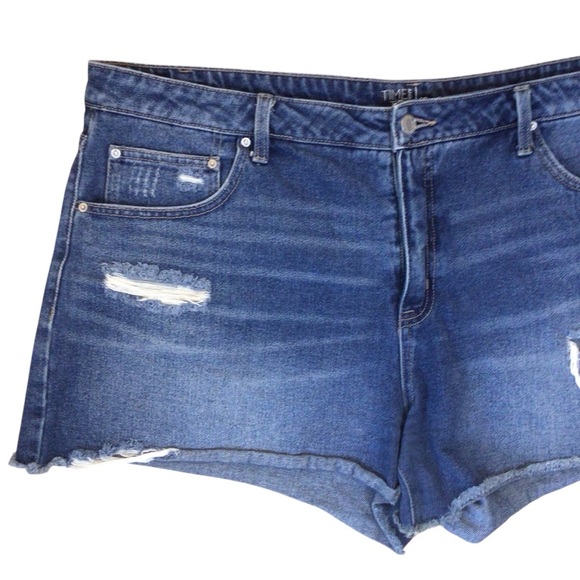 Time and Tru High Rise Distressed Denim Shorts Size 20 - Picture 2 of 6